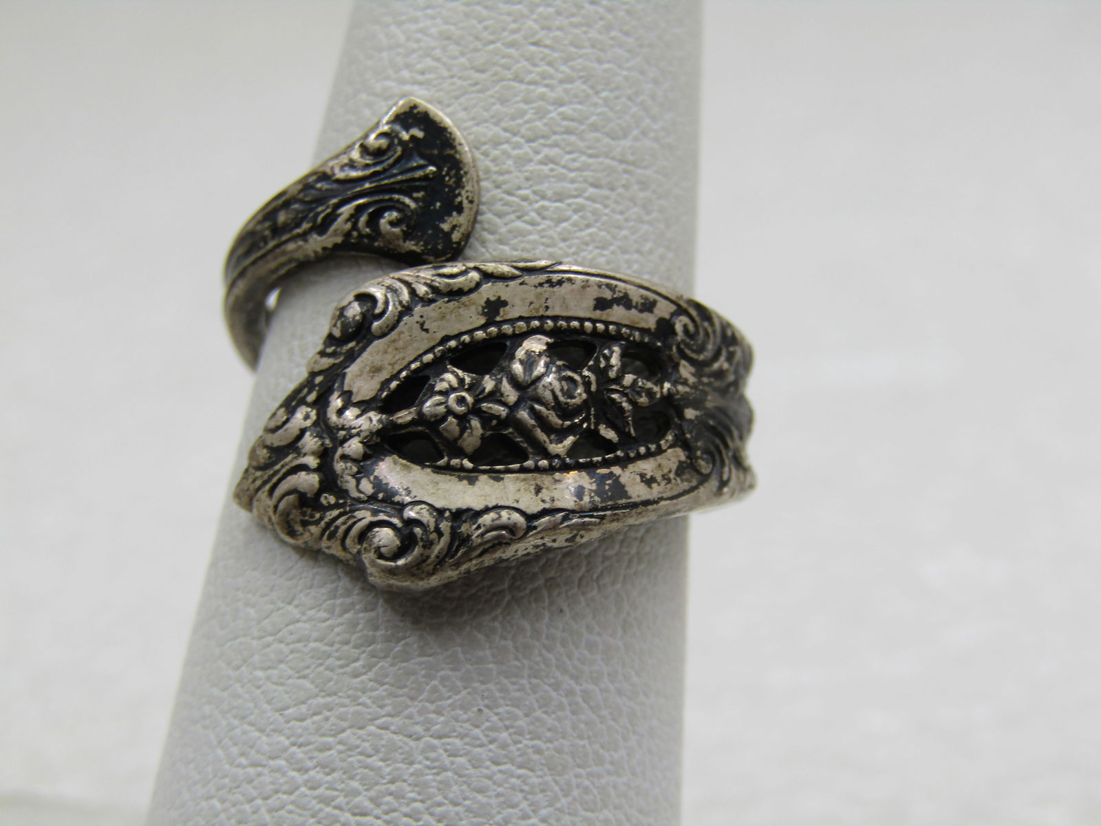 Wallace Rose Point Silverware Spoon Ring, Sz. 6.5. 1934: Victorian Wallace Rose Point Silverware Spoon Ring, Sz. 6.5. 1934. Size 6.5 but can be sized up by gently resizing on a ring sizer or pulling it more open or make lower by reshaping it tighter. Wallac
