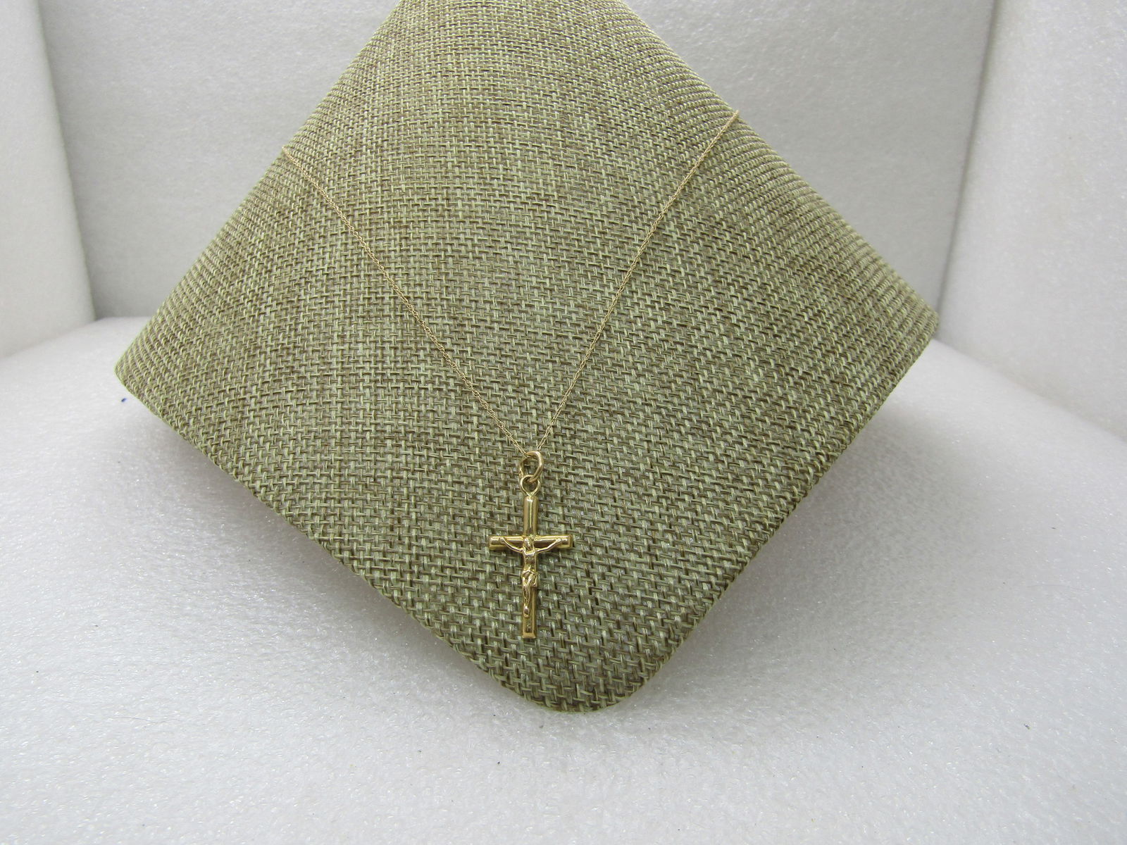 Vintage 10kt Cross Crucifix Necklace, Signed ADL, 19",: Vintage 10kt Cross Crucifix Necklace, Signed ADL, 19", 1.44 Gr. The cross is appx. 1-1/8" long and 5/8" wide . Spring clasp. Very good condition. (INV. W12514.7X SS125 LD 11/27/20) Reserve: $150.00 
