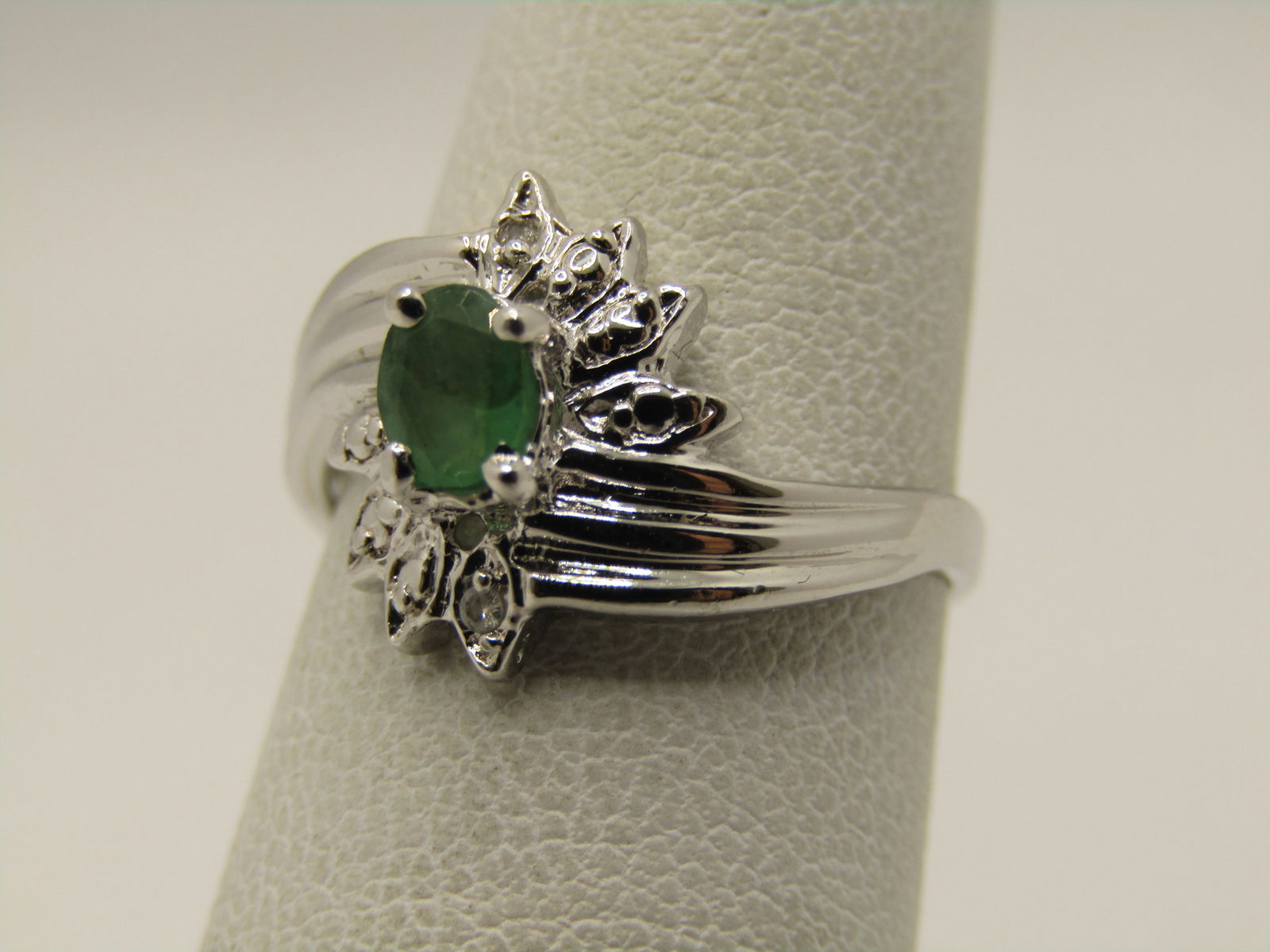 Silver Emerald Bypass Ring, Sz. 6, Contemporary Art Deco - 3