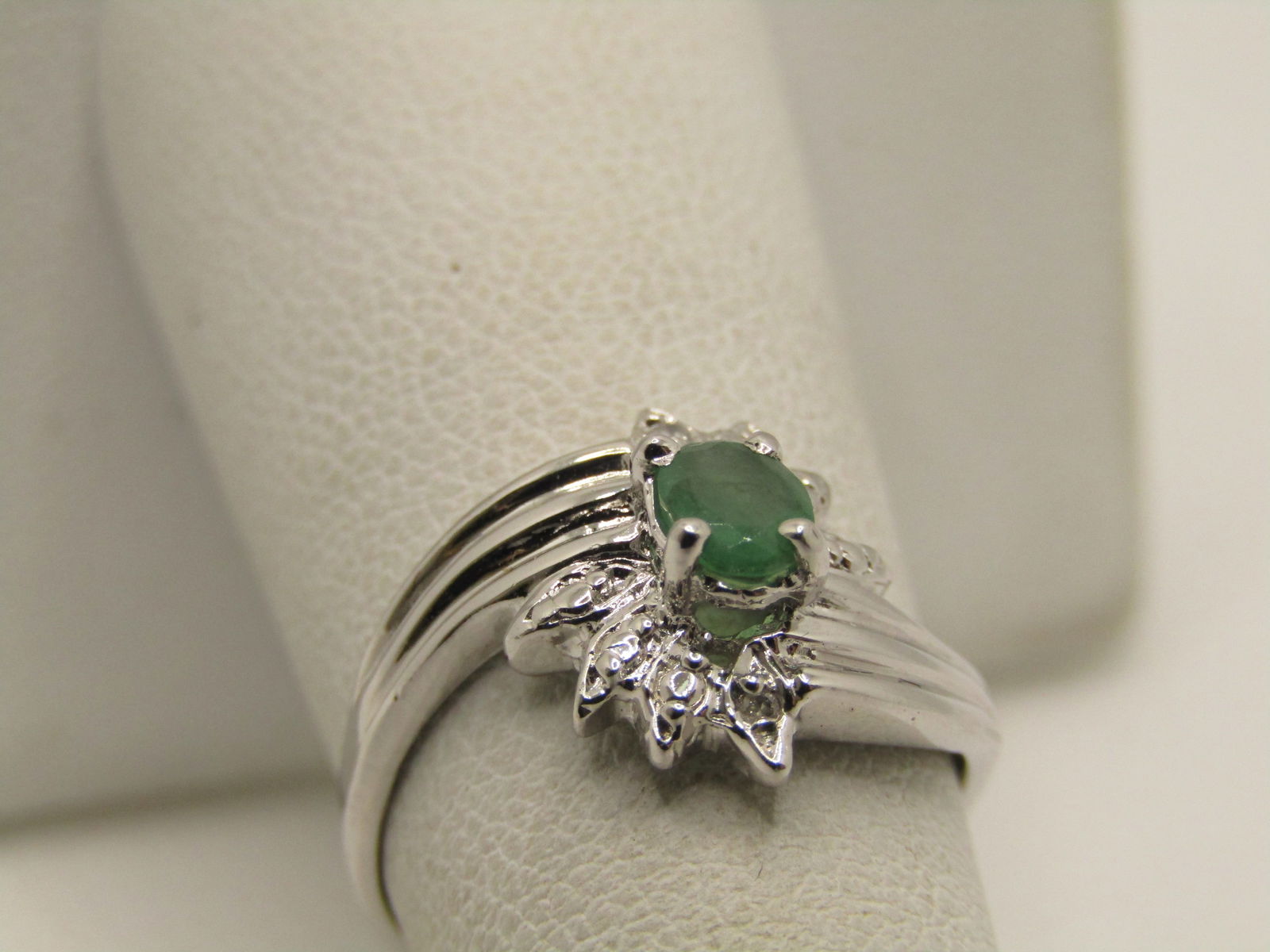 Silver Emerald Bypass Ring, Sz. 6, Contemporary Art Deco - 4