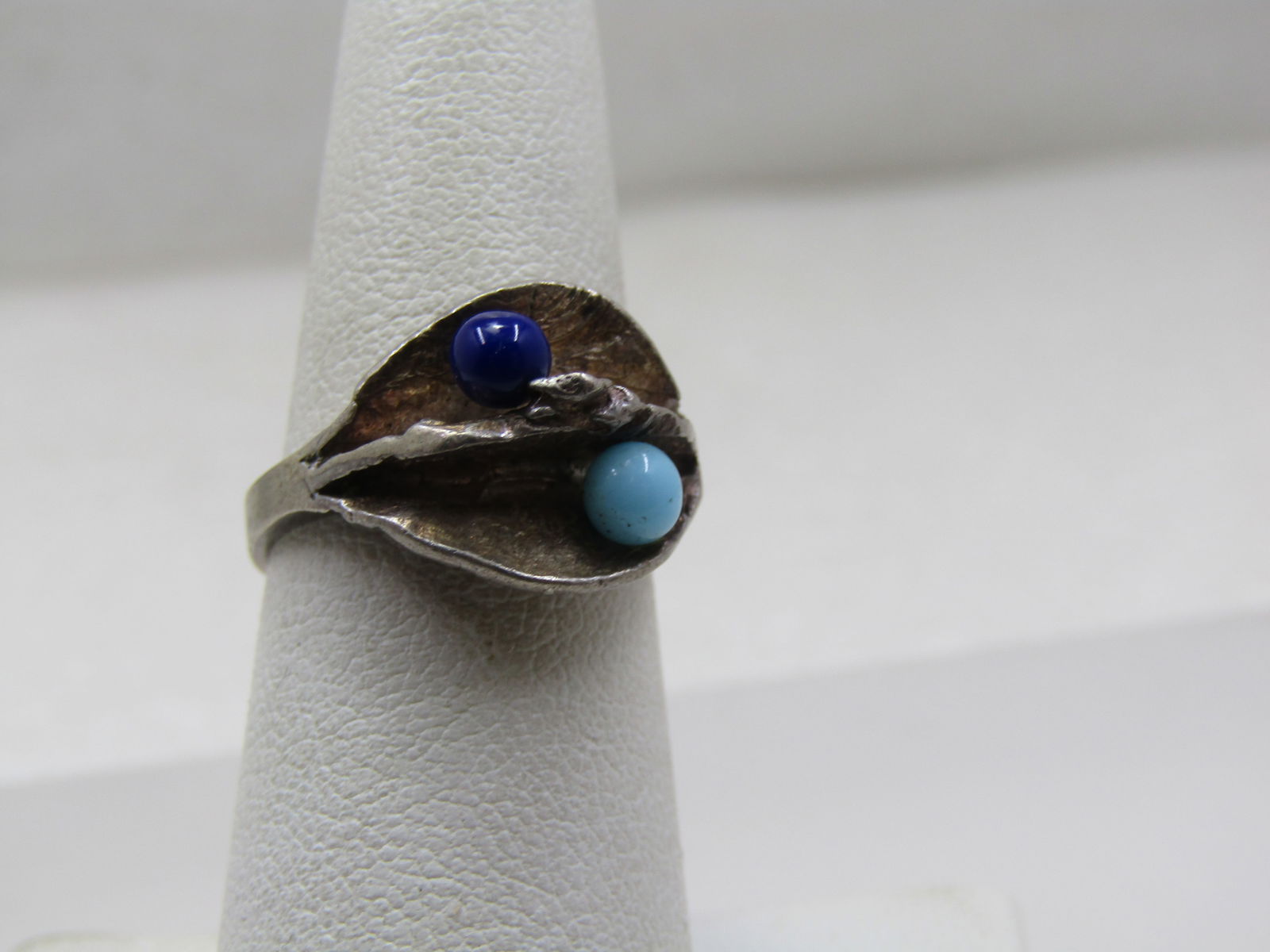 Vintage Navy & Turquoise Beaded Ridged Ring, Sz. 6.5, 1960's-1970's, Signed: Vintage Navy & Turquoise Beaded Ridged Ring, Sz. 6.5, 1960's-1970's, Signed HS or SH. This has a textured triple ridged design and betwen one of the ridges is a 3.5mm pale turquoise colored bead and