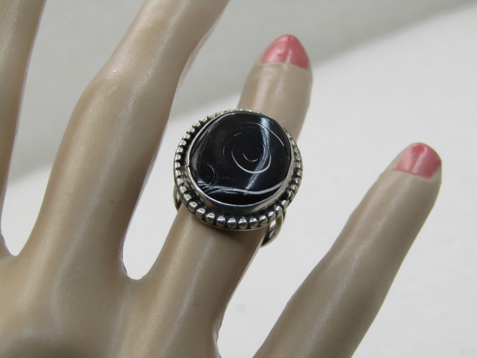 Southwestern Sterling Silver Black Ring, Sz. 7, 7.15 gr. - 9