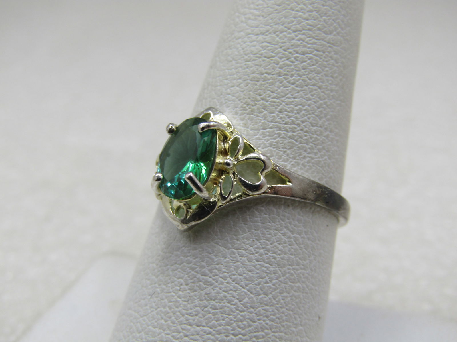 Emerald Green Colored Scrolled Ring, Sz. 8.5 - 3