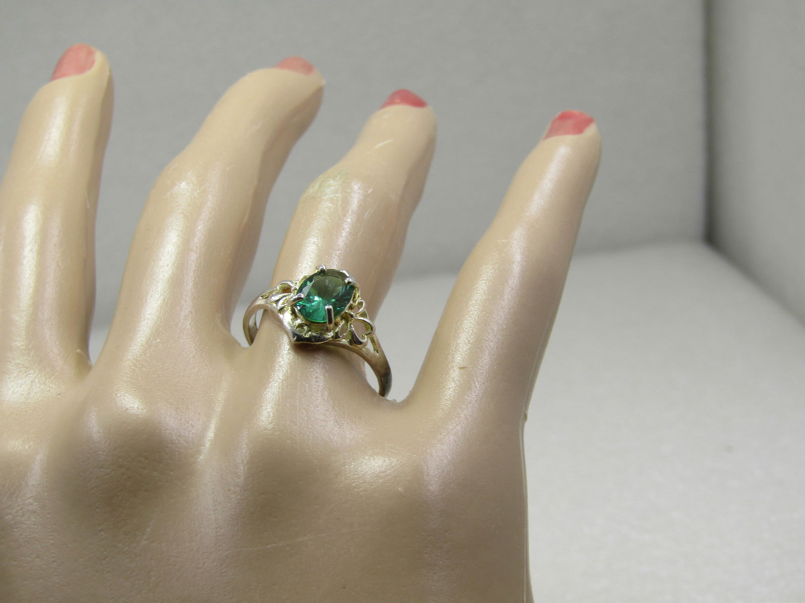 Emerald Green Colored Scrolled Ring, Sz. 8.5 - 7
