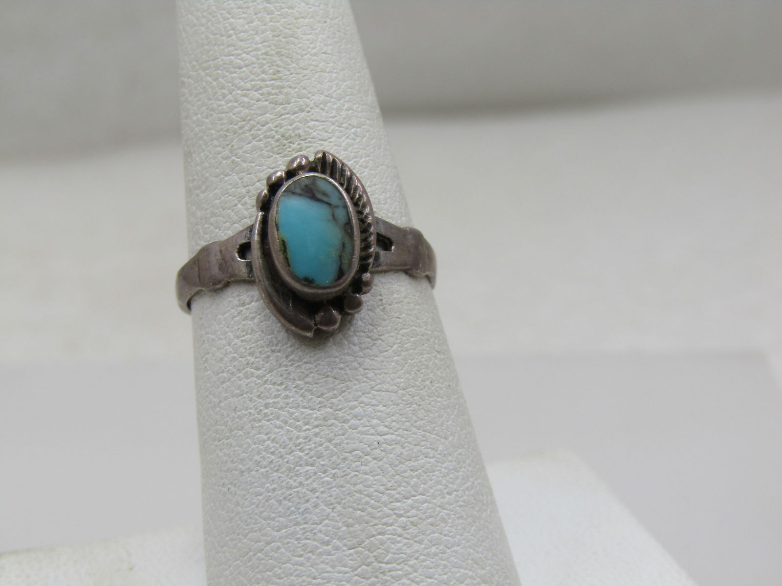 Vintage Sterling Southwestern Turquoise Ring, Sz. 7 1960-1970's (1 of 8)