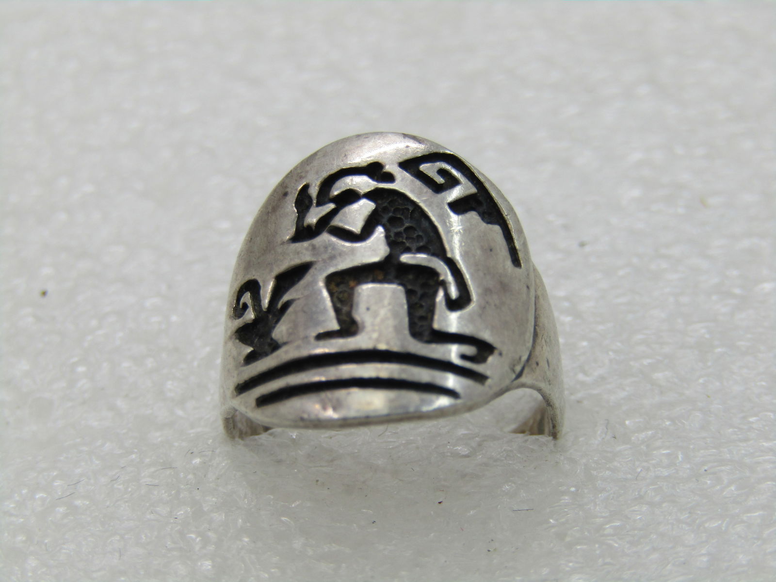 Vintage Sterling Southwestern Kokopelli Ring, Sz. 6: Vintage Sterling Southwestern Kokopelli Ring, Sz. 6, appx. 4.25 grams. 1970;s-1980's. Black recessed design with the cut out kokopelli and other accents. Oval top to the ring that curves on the