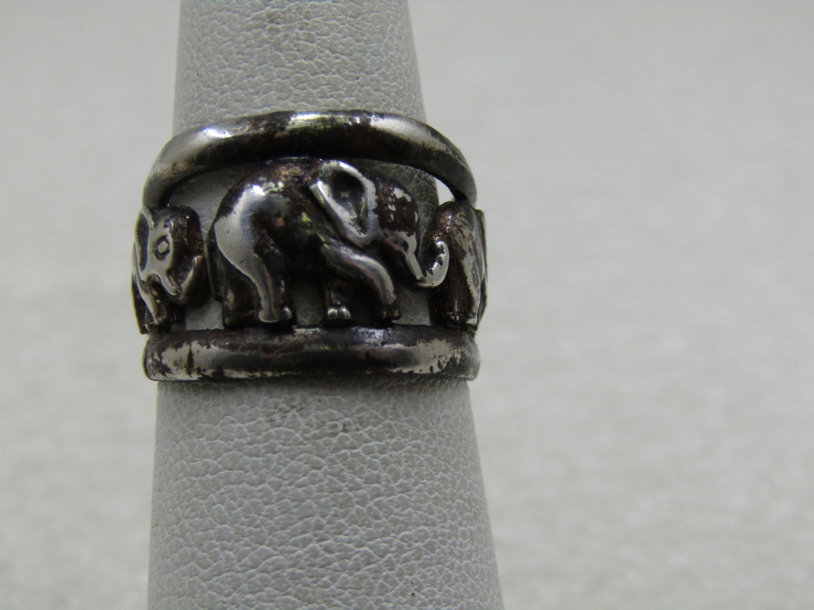 Vintage Sterling Silver Elephant Band Ring, Sz. 6 (1 of 6)