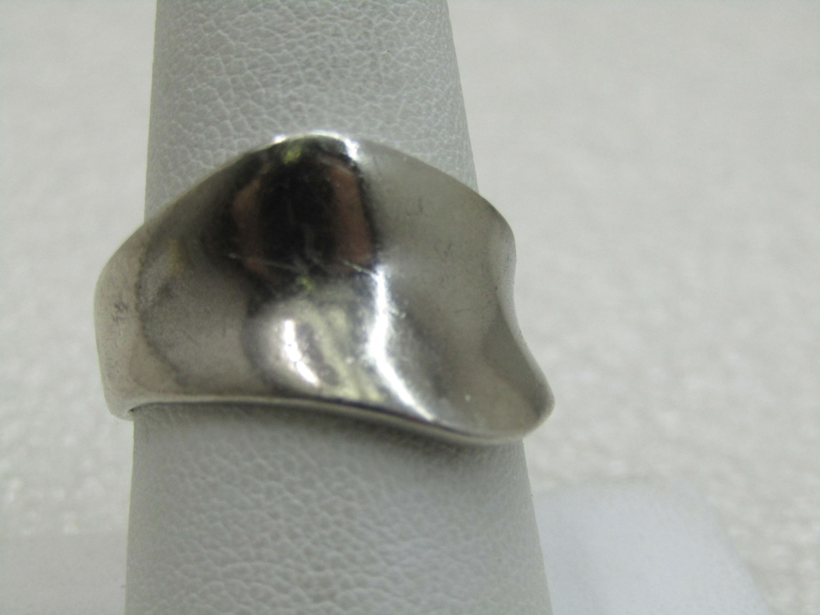 Vintage Sterling Silver Wide Ring, Sz. 9, Modern, Sigined NF, Unisex: Vintage Sterling Silver Wide Ring, Sz. 9, Modern, appx. 4.83 Grams. Signed. Unisex. It has an offset design with a lower center than the edges. It is appx. 16mm wide and 4.5mm at the back of the finge