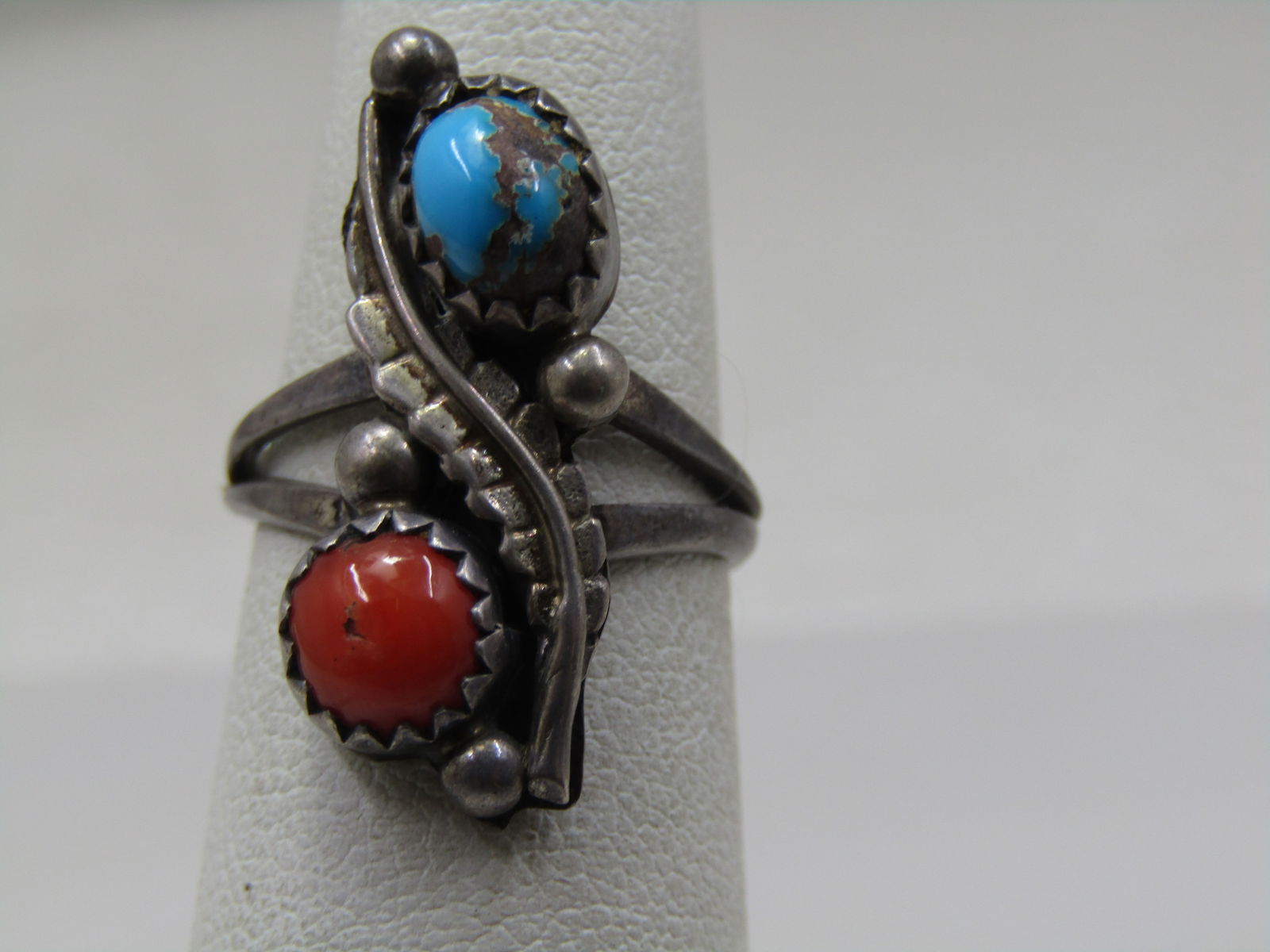 Vintage Sterling Southwestern Turquoise Coral Ring, Sz. 5, 1960's-1970's: Vintage Sterling Southwestern Turquoise Coral Ring, Sz. 5, 1960's-1970's. This has an oval turquoise stone that is appx. 7mm by 5.5mm sawtooth bezel-set and a round 7mm red coral stone set the same w