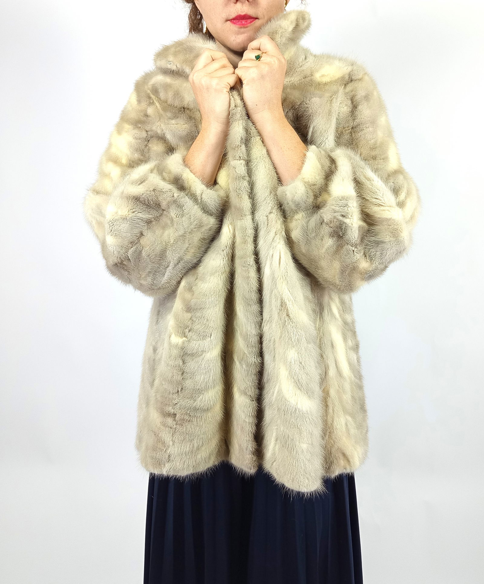 BLONDE NUTRIA FUR COAT EU: XXL ; US: 24 - 10