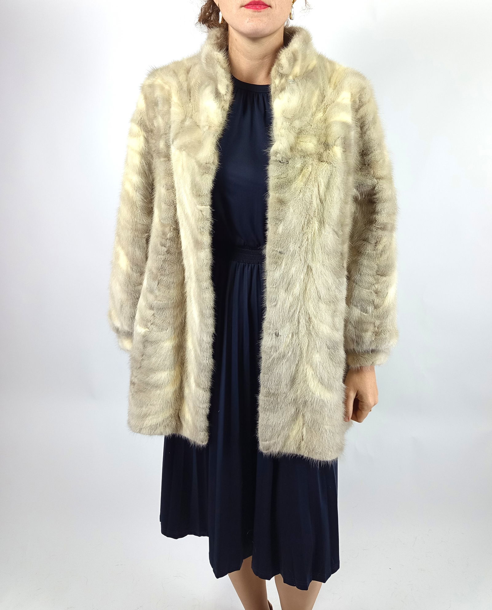 BLONDE NUTRIA FUR COAT EU: XXL ; US: 24 - 5