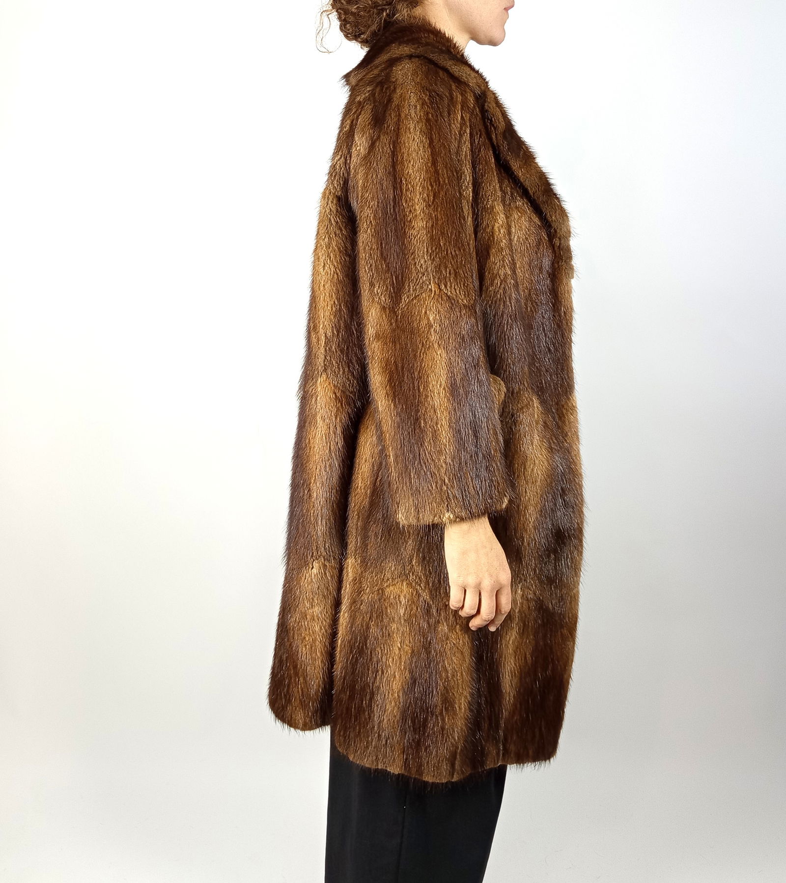 NUTRIA FUR COAT EU: XL ; US: 20 - 9