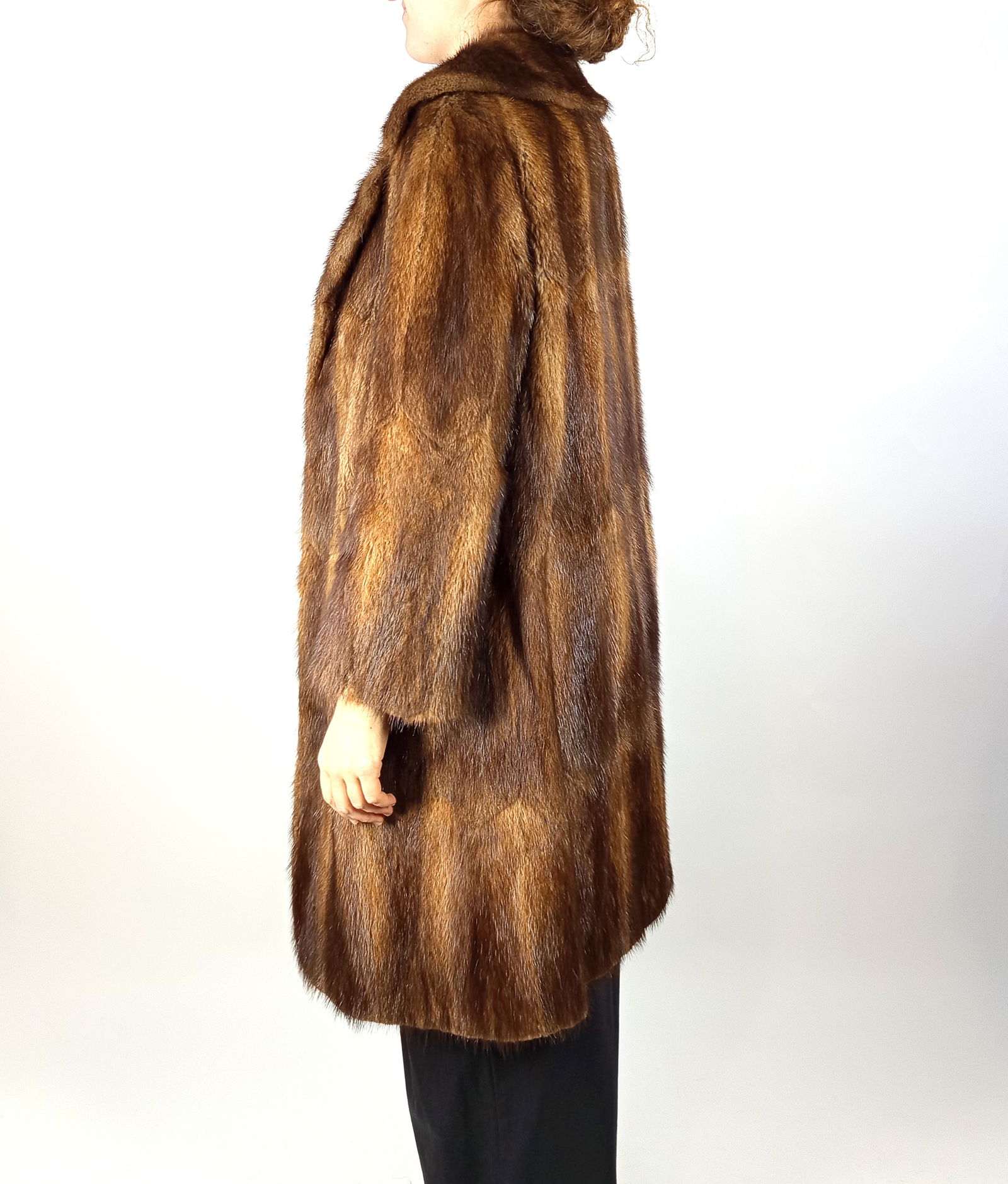 NUTRIA FUR COAT EU: XL ; US: 20 - 7