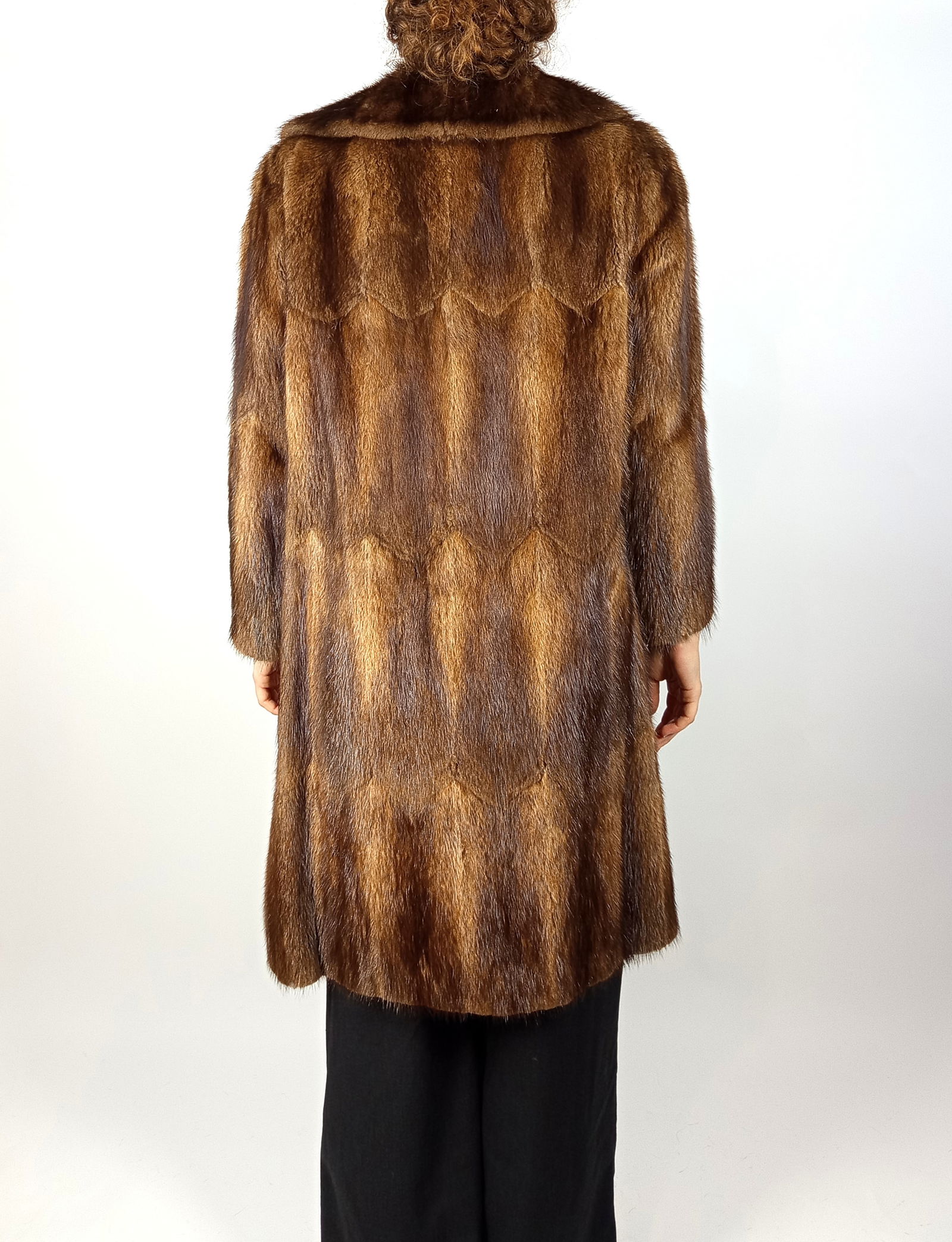 NUTRIA FUR COAT EU: XL ; US: 20 - 8