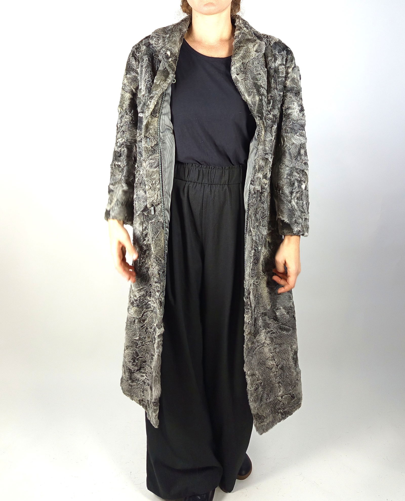 LONG MUSKRAT FUR COAT EU: XL ; US: 18 - 9