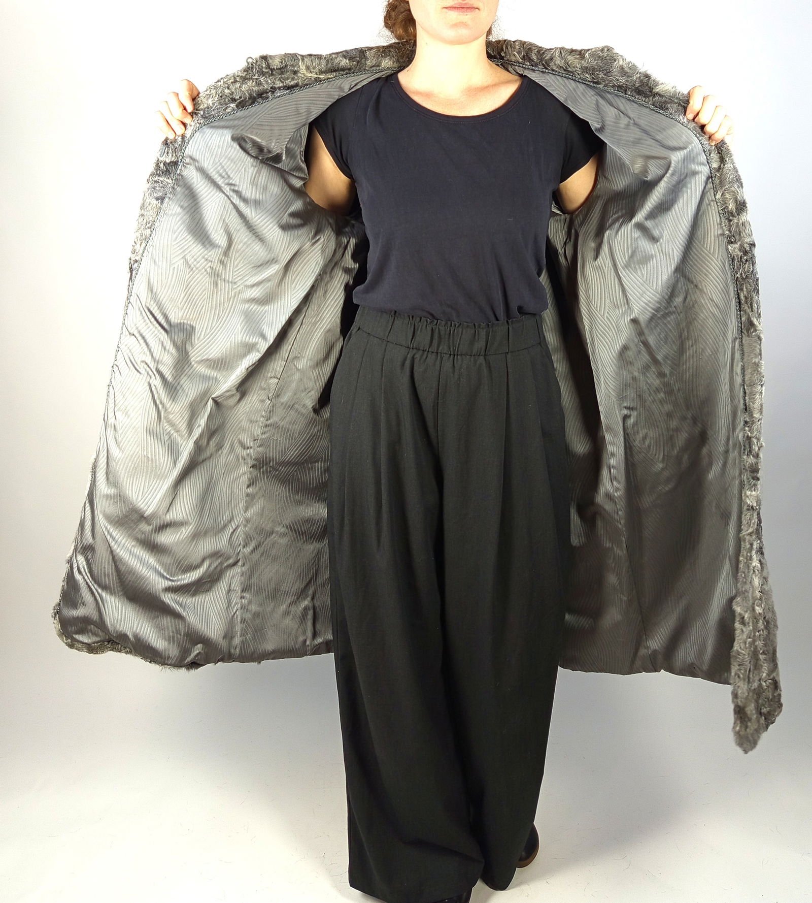 LONG MUSKRAT FUR COAT EU: XL ; US: 18 - 10