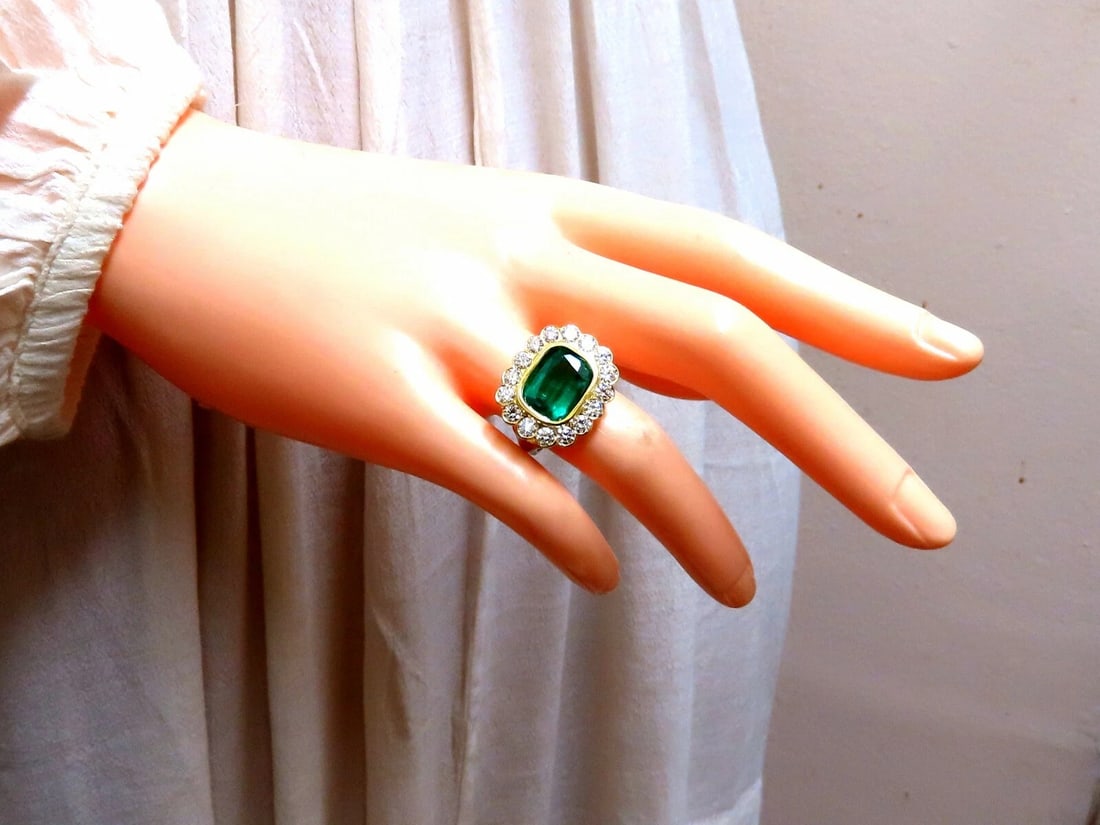 GIA Certified: 4.70ct Natural Emerald Diamonds Ring 18kt Cluster (F2) - 8