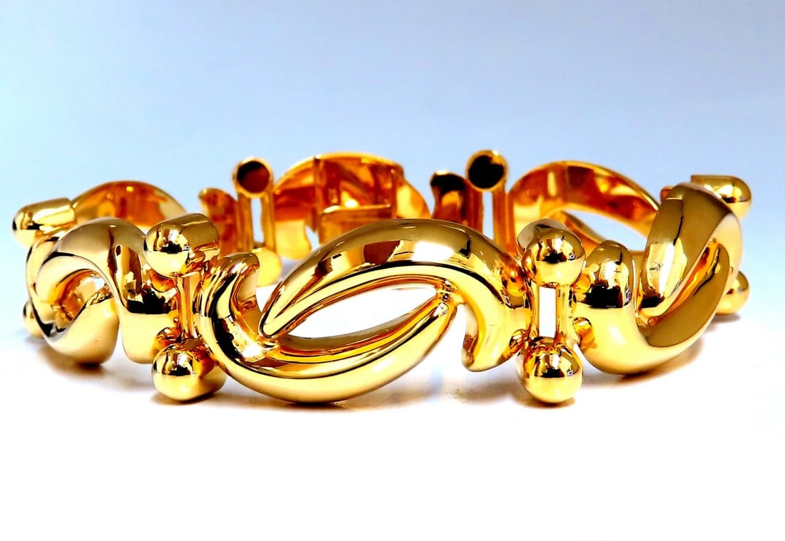 Iconic Link Wide Bracelet 14kt gold**: Title: Iconic Link Wide Bracelet 14kt gold** Description: Iconic Link Bracelet 7.25 inch / wearable length 26.9 Grams. 14mm wide links Secure & Comfortable clasp 14kt yellow gold All Items come with