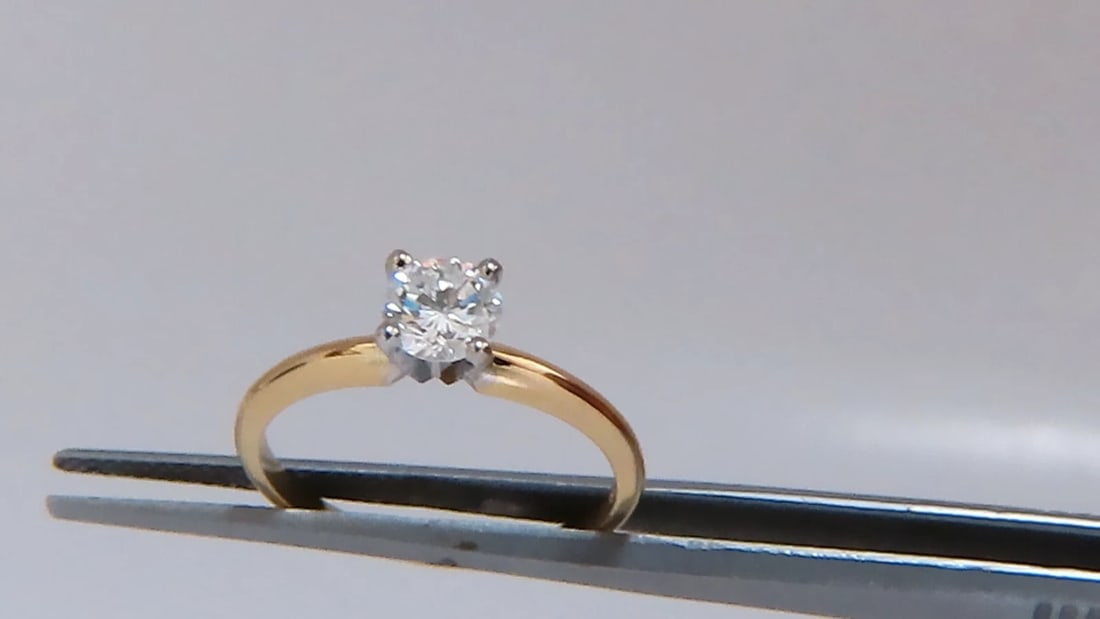GIA Certified .60ct round cut diamond solitaire ring classic G/Vs - 3
