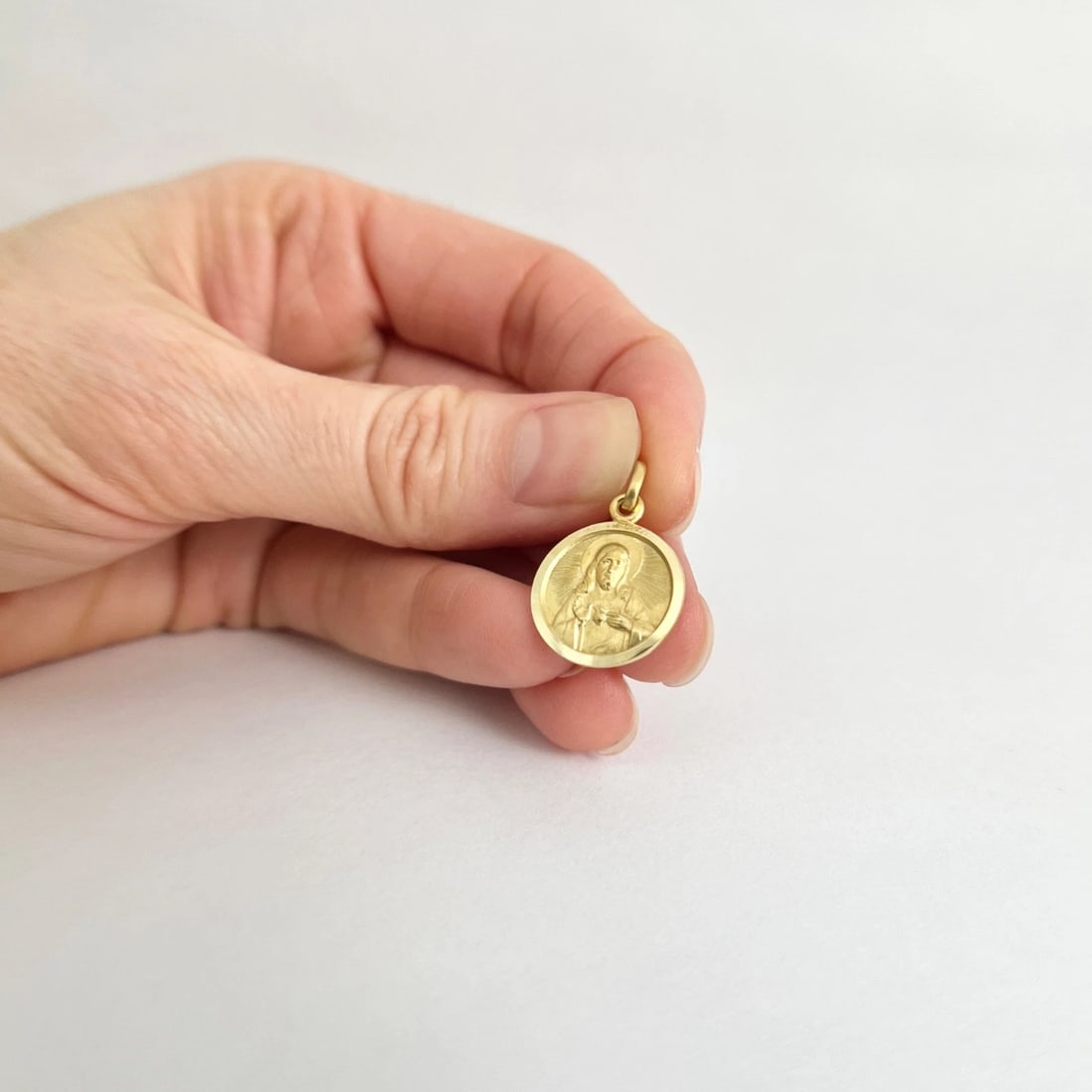 Italian Sacred Heart of Jesus Medal Pendant Charm 14K Yellow Gold, 2.14 Grams - 2