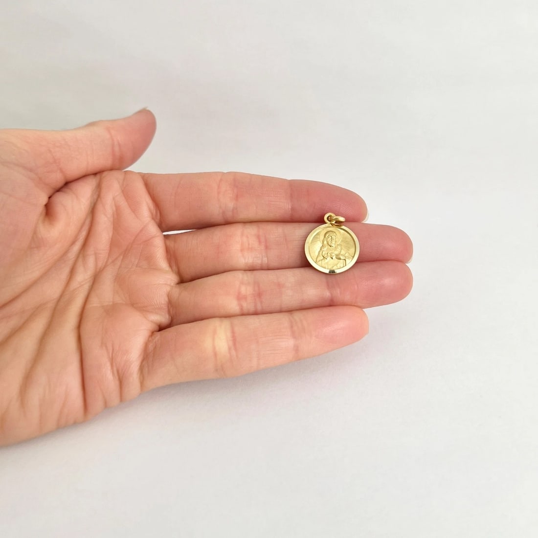 Italian Sacred Heart of Jesus Medal Pendant Charm 14K Yellow Gold, 2.14 Grams - 4