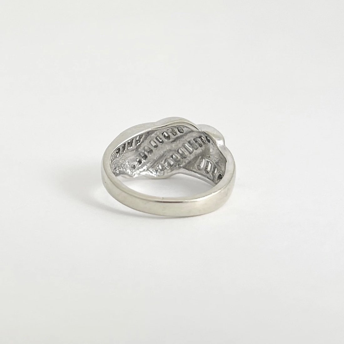 Estate Channel-Set Baguette Diamond Crisscross Ring 18K White Gold, 5.64 Grams - 6