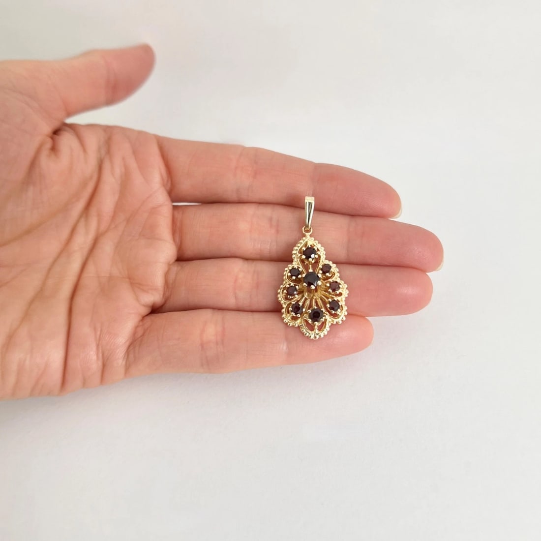 Estate Garnet Gemstone Filigree Charm Pendant 14K Yellow Gold, 3.34 Grams - 2