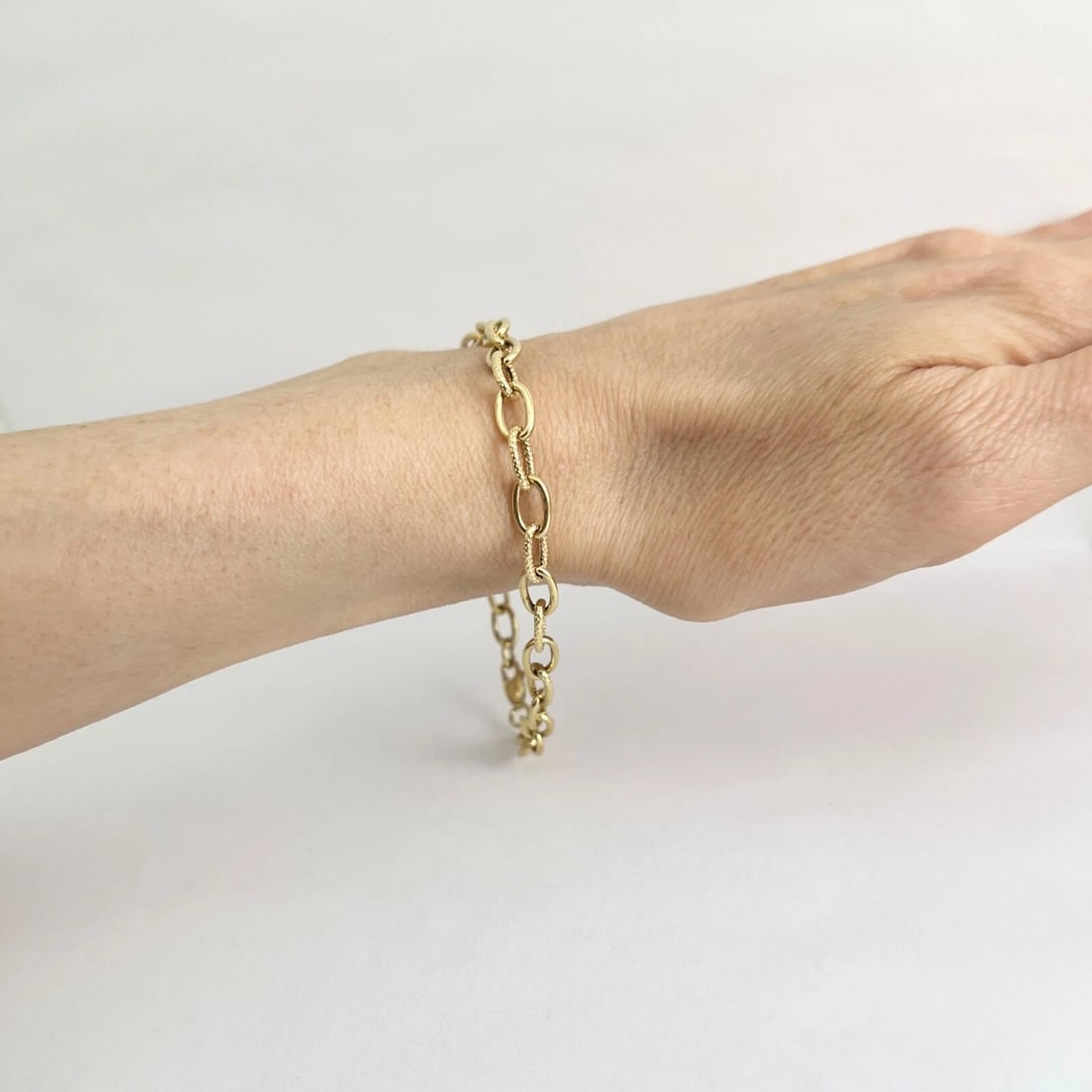 Long Oval Open Chain Link Bracelet 18K Yellow Gold, 7.75 Inches, 4.86 Grams - 4