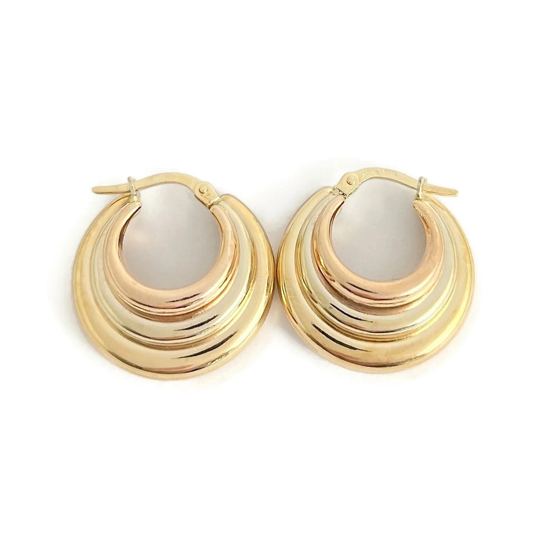 Italian Tri-Color Hoop Earrings 14K Yellow Rose White Gold, 4.18 Grams: Title: Italian Tri-Color Hoop Earrings 14K Yellow Rose White Gold, 4.18 Grams Description: Estate Filigree Pointed Hoop Earrings 14K Yellow Gold, 2.24 Grams These are beautiful unique hoop earrings! P