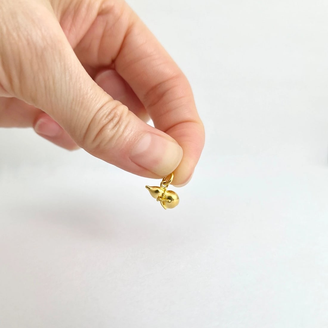 Wulu Wu Lou Bottle Gourd Charm Pendant 24K Yellow Gold, .94 Grams - 2
