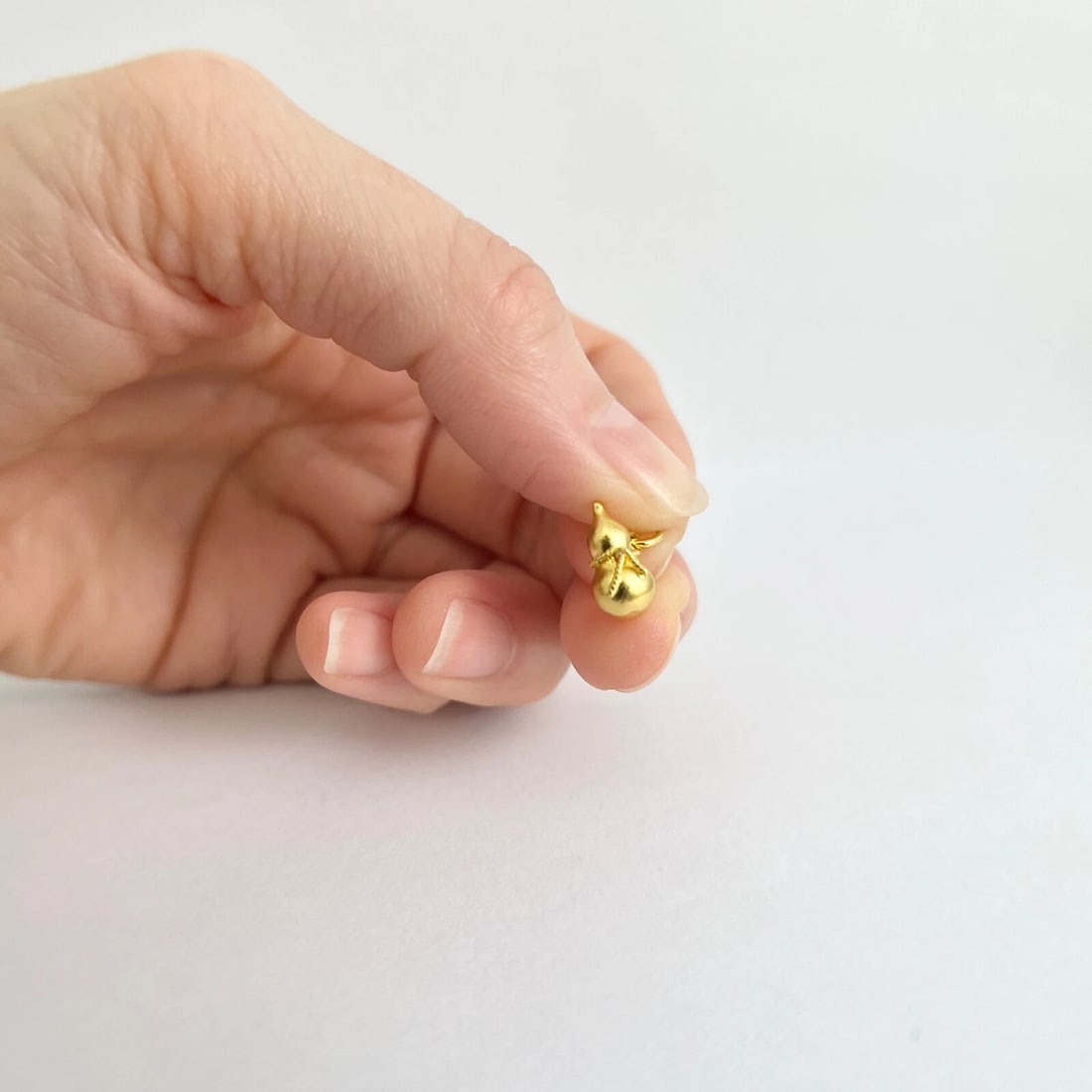 Wulu Wu Lou Bottle Gourd Charm Pendant 24K Yellow Gold, .94 Grams - 3