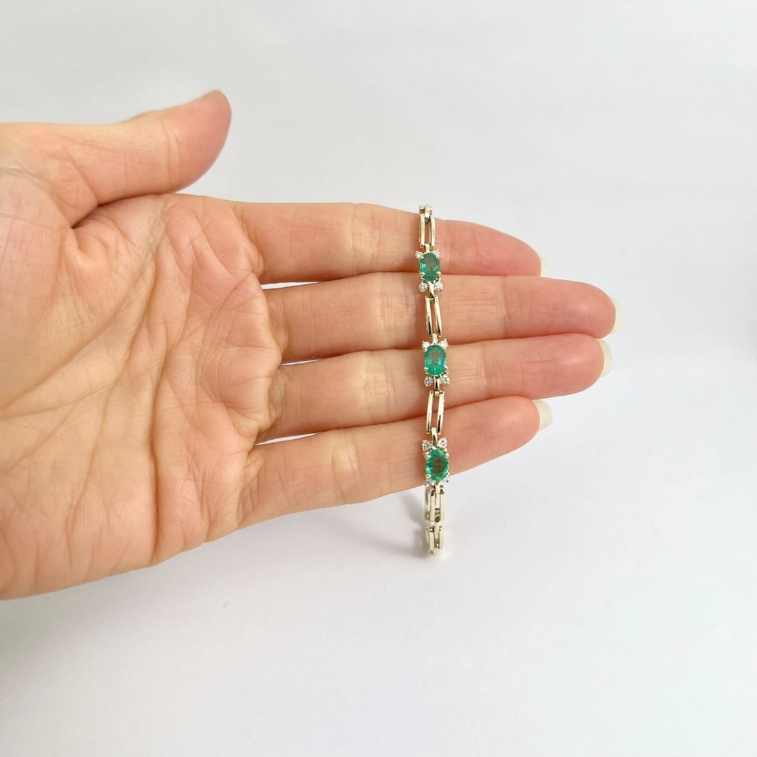 Oval Green Emerald Gemstone Diamond Bracelet 14K Yellow Gold, 7.74 Grams - 2