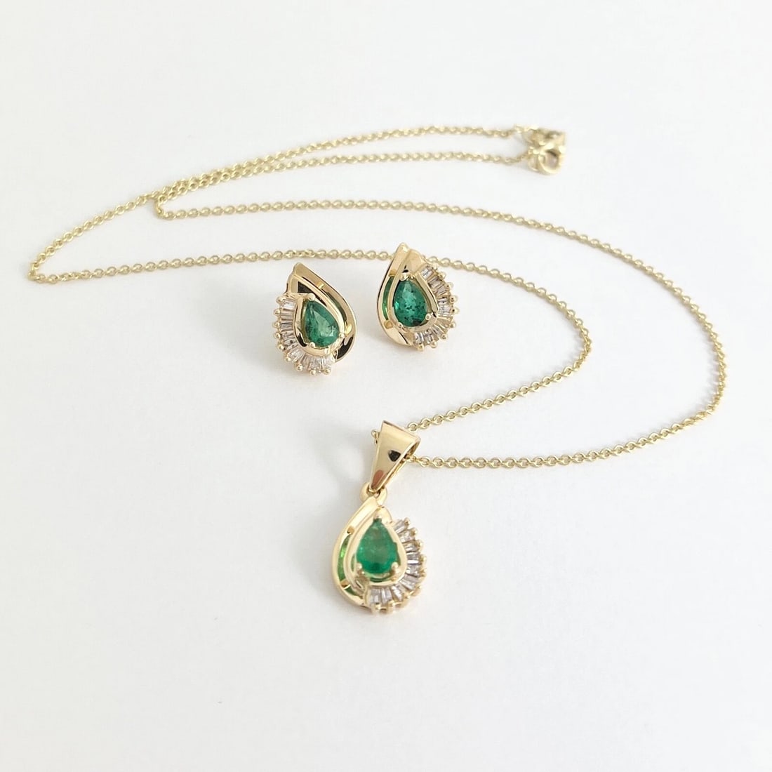 Emerald Diamond Gemstone Teardrop Pendant Necklace 14K Yellow Gold, 3.98 Grams - 5