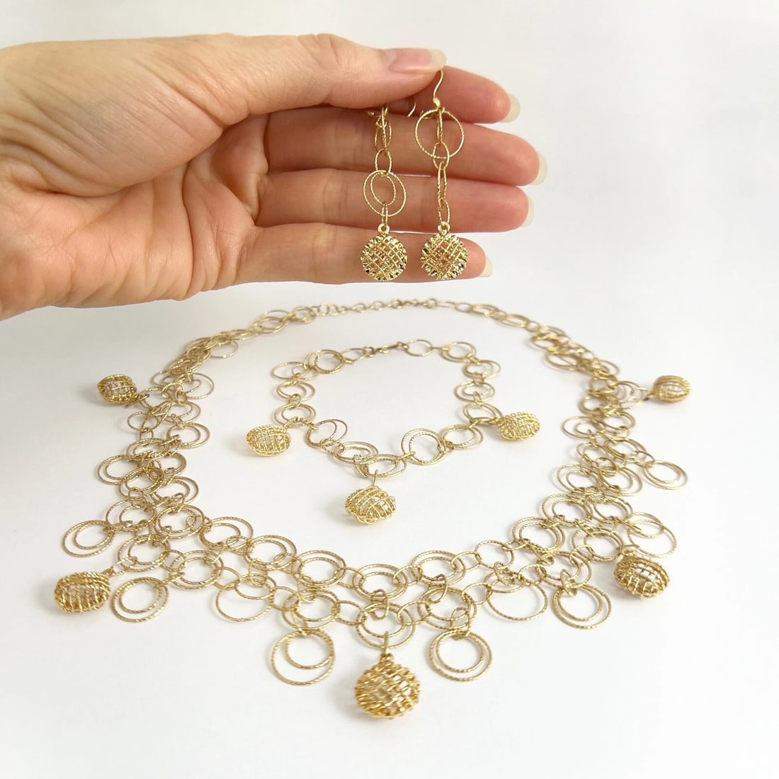 Filigree Open Circle Wire Link Chain Necklace 18K Yellow Gold, 24.60 Grams - 7