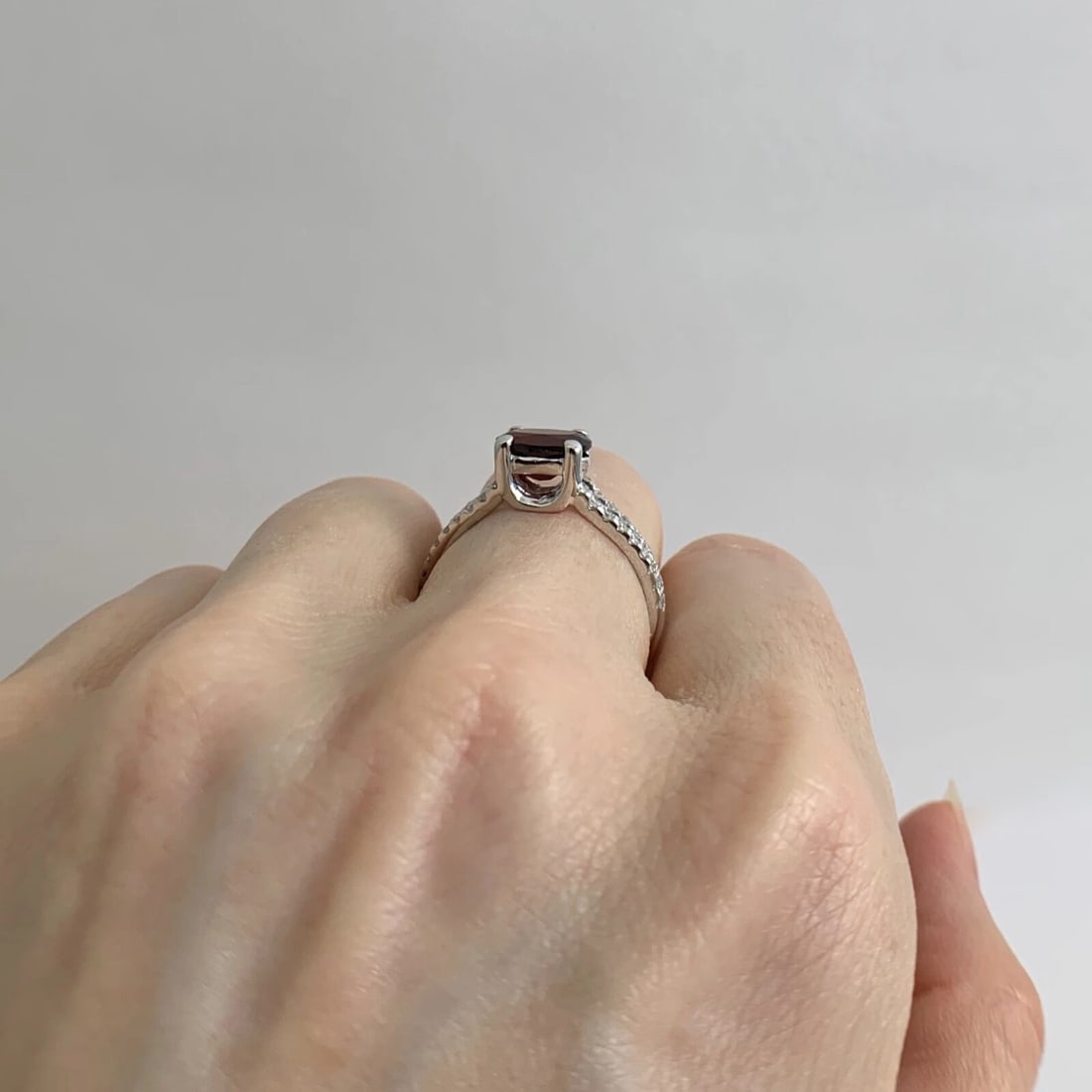 Oval Garnet Diamond Split Shank Statement Ring 14K White Gold, 2.10 CTW, 2.95 Gr - 5