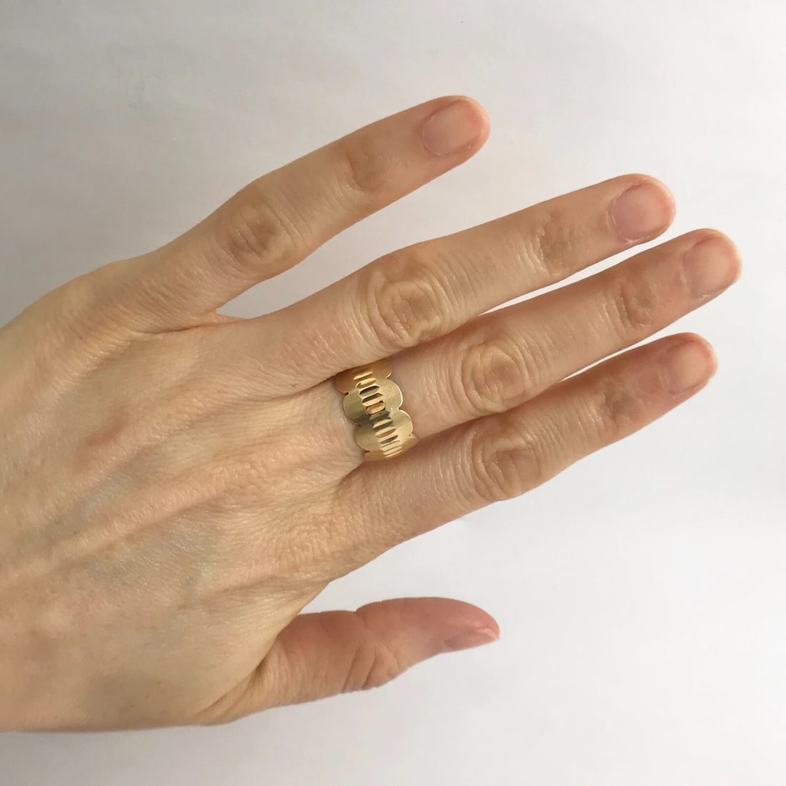 Wide Scalloped Etched Band Ring in 14K Yellow Gold, Size 5.75, 10 mm, 7.40 Grams - 4