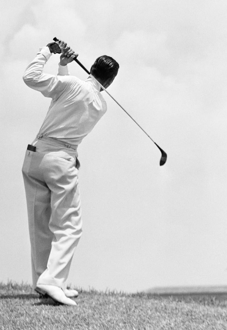 Tee Off - silver gelatine print Oversize Golf: 1939 (printed later) - 8