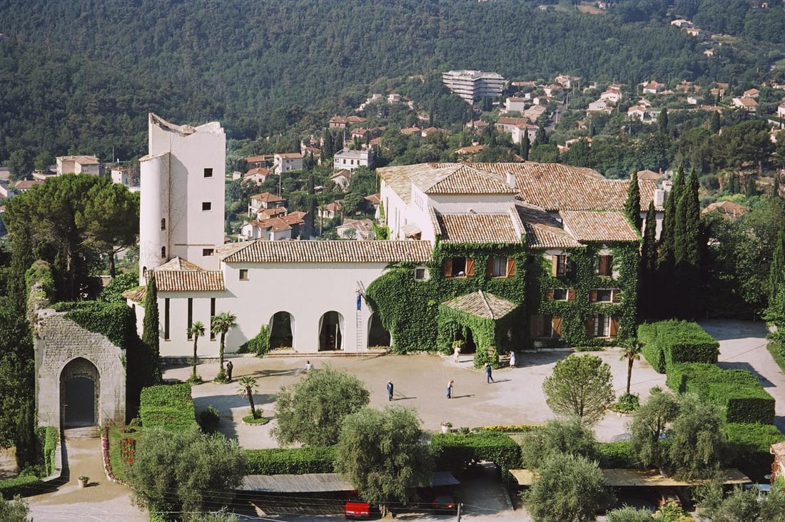 Slim Aarons Limited Estate Edition Chateau Saint-Martin: 1970 (Printed Later) (1 of 5)