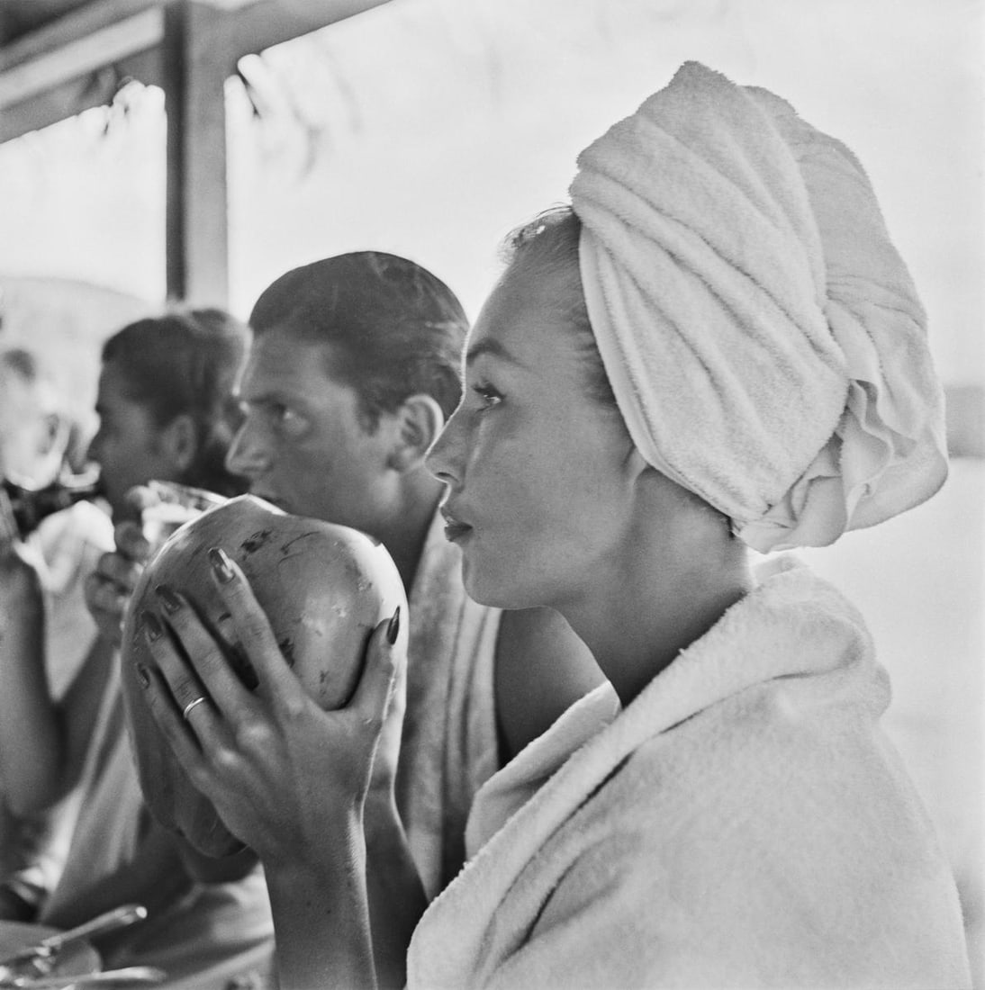Slim Aarons Official Estate Edition - Liz Pringle Refreshments in Jamaica: 1953 (printed later) (1 of 20)