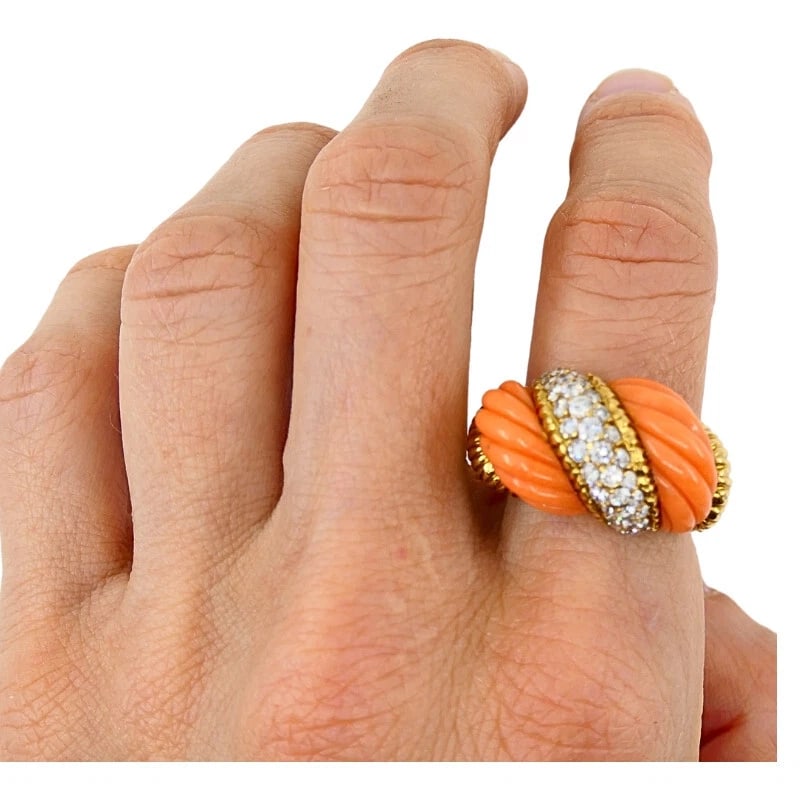Vintage Coral Ring 18k Gold Diamond - 2