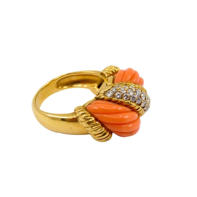 Vintage Coral Ring 18k Gold Diamond - 3