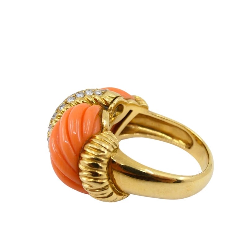 Vintage Coral Ring 18k Gold Diamond - 4