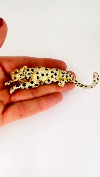 Vintage Panther Enamel BROOCH 18k Gold Diamond Emerald Estate Jewelry - 2