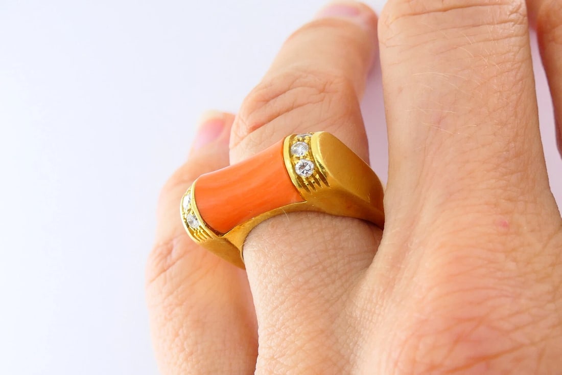 Van Cleef & Arpels Ring Coral Diamond 18k Gold - 11