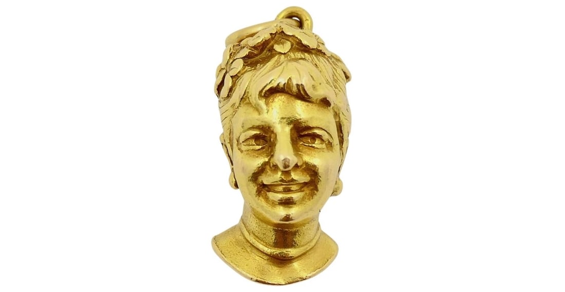 Colombina Commedia dell’Arte 18k Gold Charm Pendant: Title: Colombina Commedia dell’Arte 18k Gold Charm Pendant Description: Product details: DESNER: nknown CRCA: 1970’s MATERALS: 18k Yellow old WEHT: 14.6 grams MEASREMENTS: 1" x 1/2" 