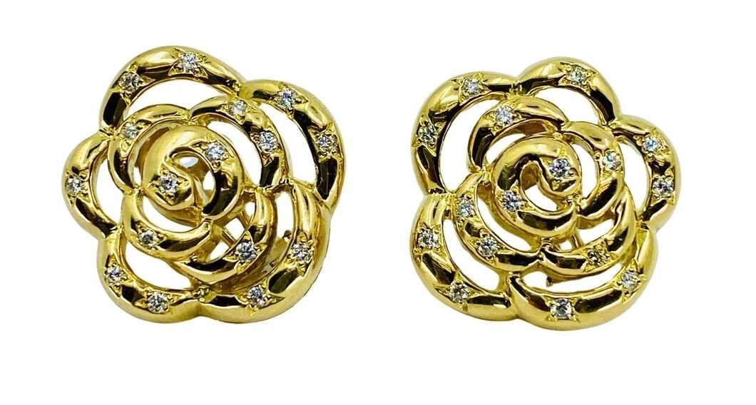 Van Cleef & Arpels Gold Diamond Camellia Earrings: Title: Van Cleef & Arpels Gold Diamond Camellia Earrings Description: Product details: DESNER: Van Cleef & Arpels CRCA: 1998 MATERALS: 18k Yellow old EMSTONE: Round Brilliant Cut Diamond WEHT: 20 gram