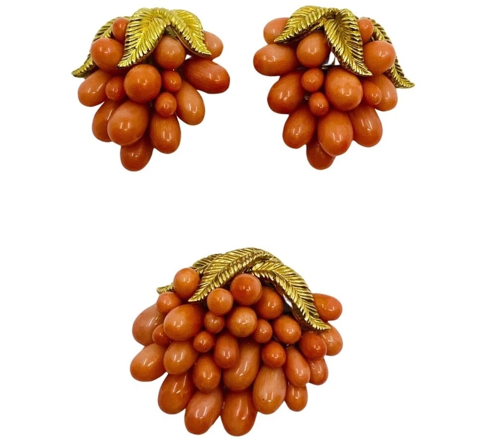 Vintage French Set Coral Earrings Brooch 18k Gold: Title: Vintage French Set Coral Earrings Brooch 18k Gold Description: T Product details: DESNER: Bloch CRCA: 1970’s MATERALS: 18k Yellow old EMSTONE: Coral WEHT: 26 grams, Earrings - 36.3 grams