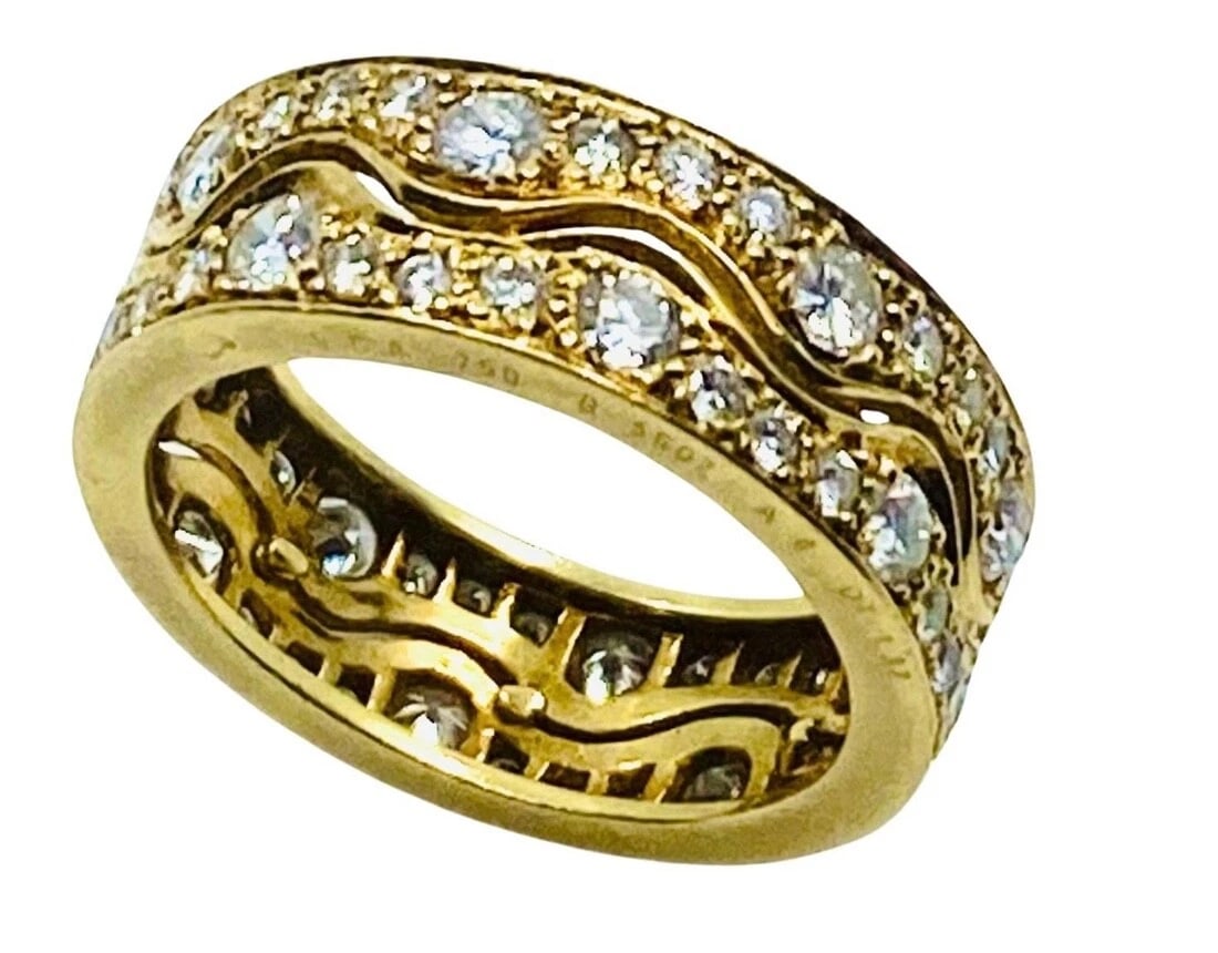 Van Cleef & Arpels Wave Diamond Ring: Title: Van Cleef & Arpels Wave Diamond Ring Description: Product details: DESNER: Van Cleef & Arpels CRCA: Late 20th Century MATERALS: 18k Yellow old EMSTONE: 1.37cts Round Brilliant Cut Diamond WEHT: