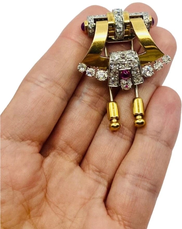 Mellerio Retro Yellow and White 18k Gold Diamond Ruby Brooch - 3