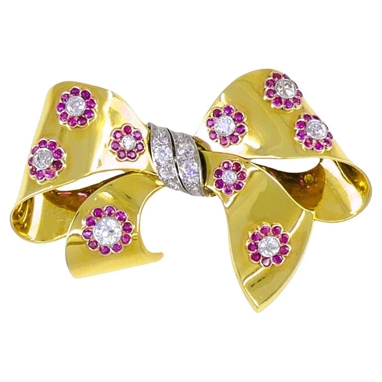 Retro Bow BROOCH Pin 18k Gold Ruby Diamond Estate Jewelry: Title: Retro Bow BROOCH Pin 18k Gold Ruby Diamond Estate Jewelry Description: T Retro 18 karat Yellow old Ruby Diamond Bow Pin Brooch A lovely Retro bow brooch pin made of 18k gold with ruby and